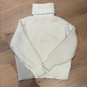 Brand new XS H&M chunky cream Cozy Cream Turtleneck Sweater